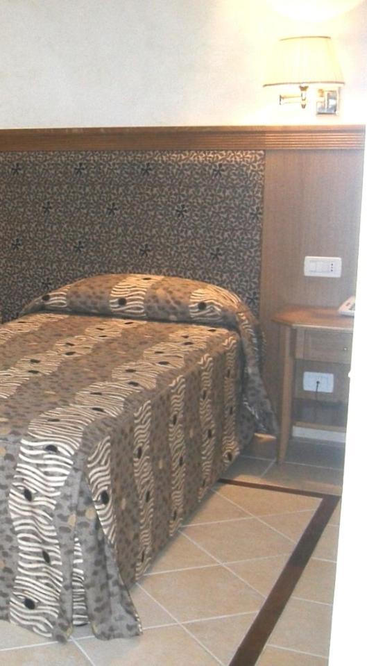 Hotel Ristorante La Lampara Gizzeria Bilik gambar