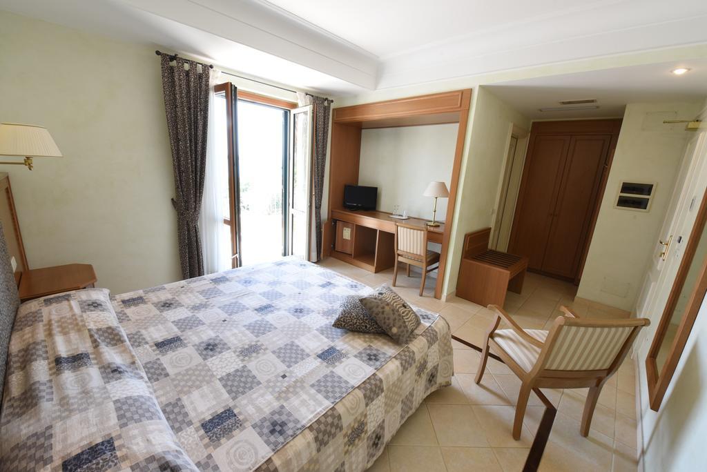Hotel Ristorante La Lampara Gizzeria Bilik gambar